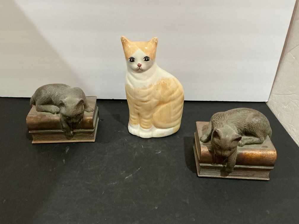 Pair of cast metal cat bookends & ceramic cat bank - Office Main Level