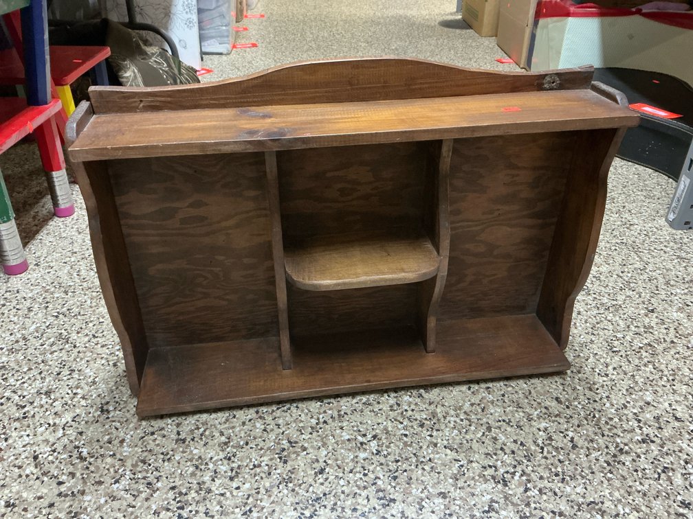 Wood wall display shelf with arched pediment