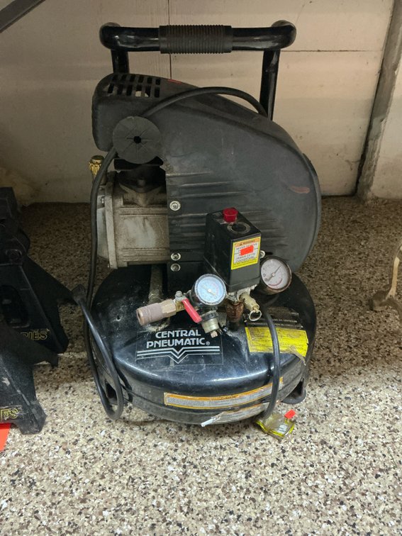 Central Pneumatic pancake air compressor