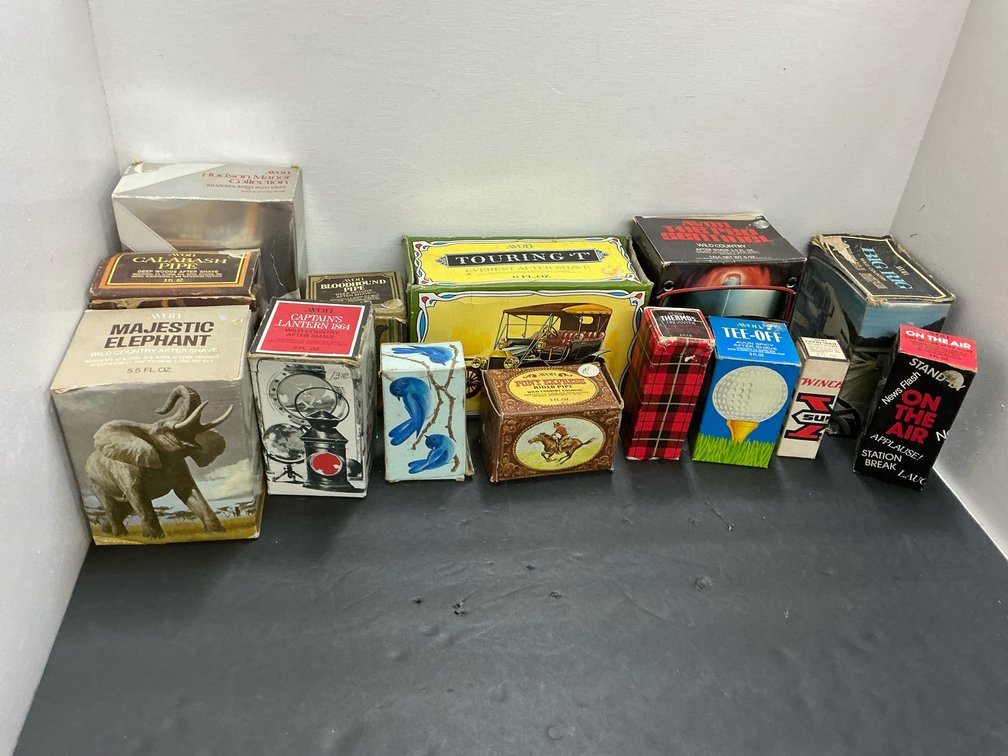 Grouping of Avon cologne & aftershave boxes