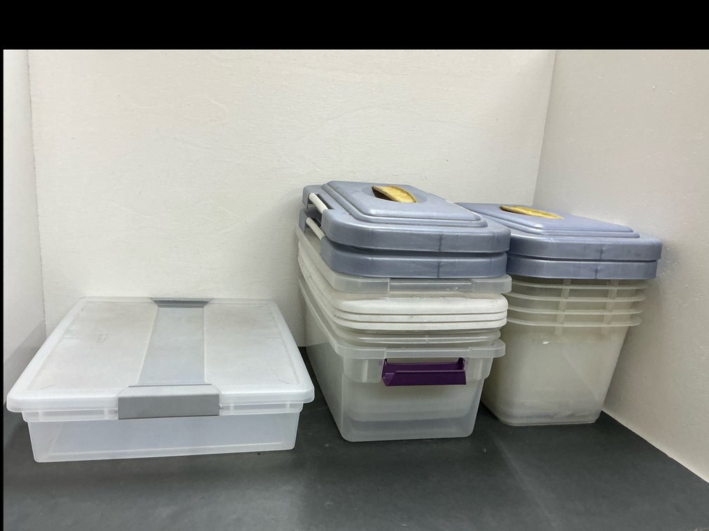Grouping of plastic storage containers & lids
