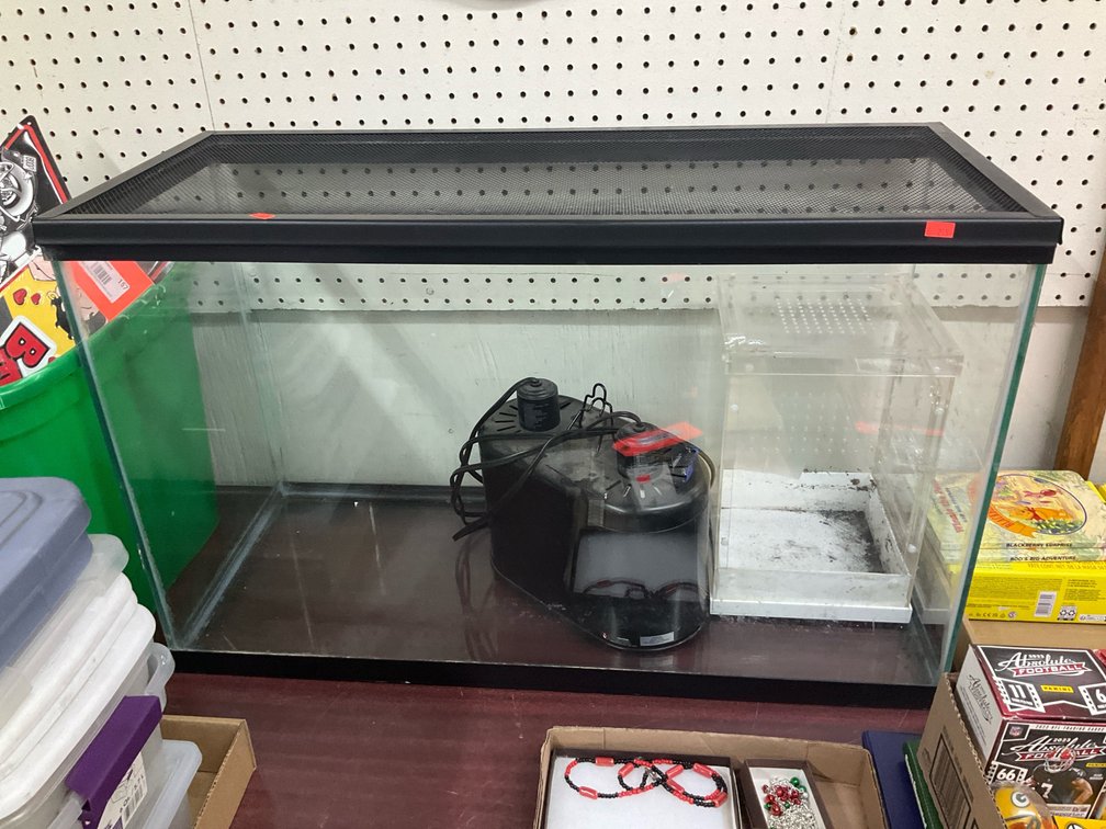Glass terrarium tank with screen lid & accessories