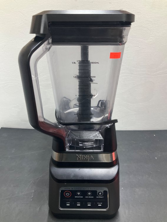 Ninja countertop blender with 64 oz pitcher