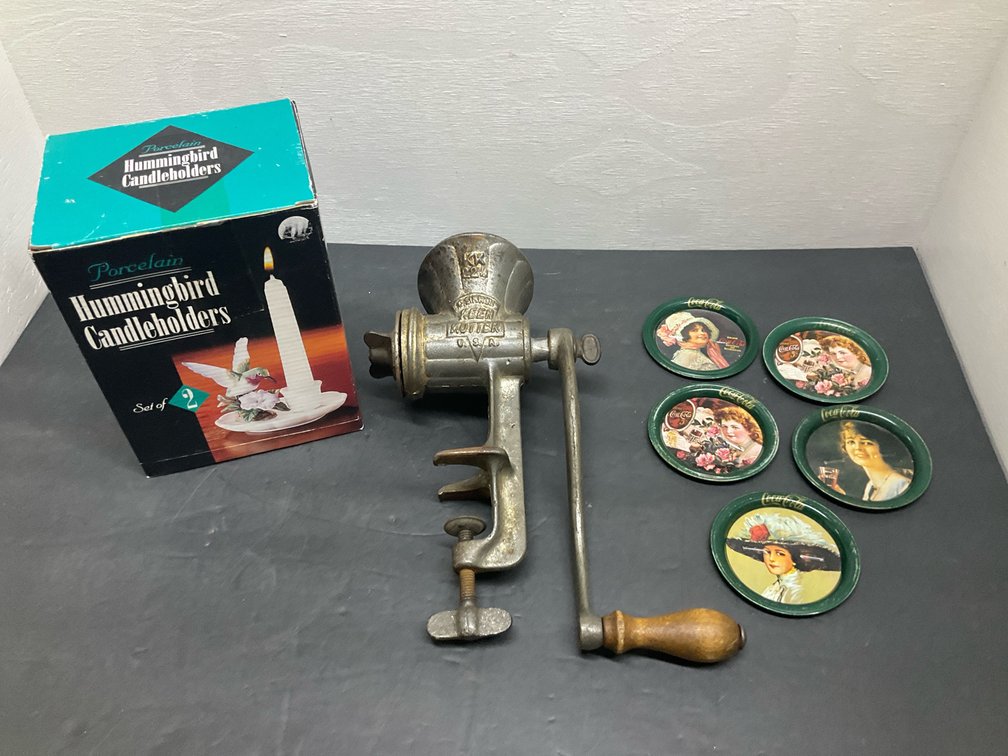 Hand-crank meat grinder, 5 metal coasters & box