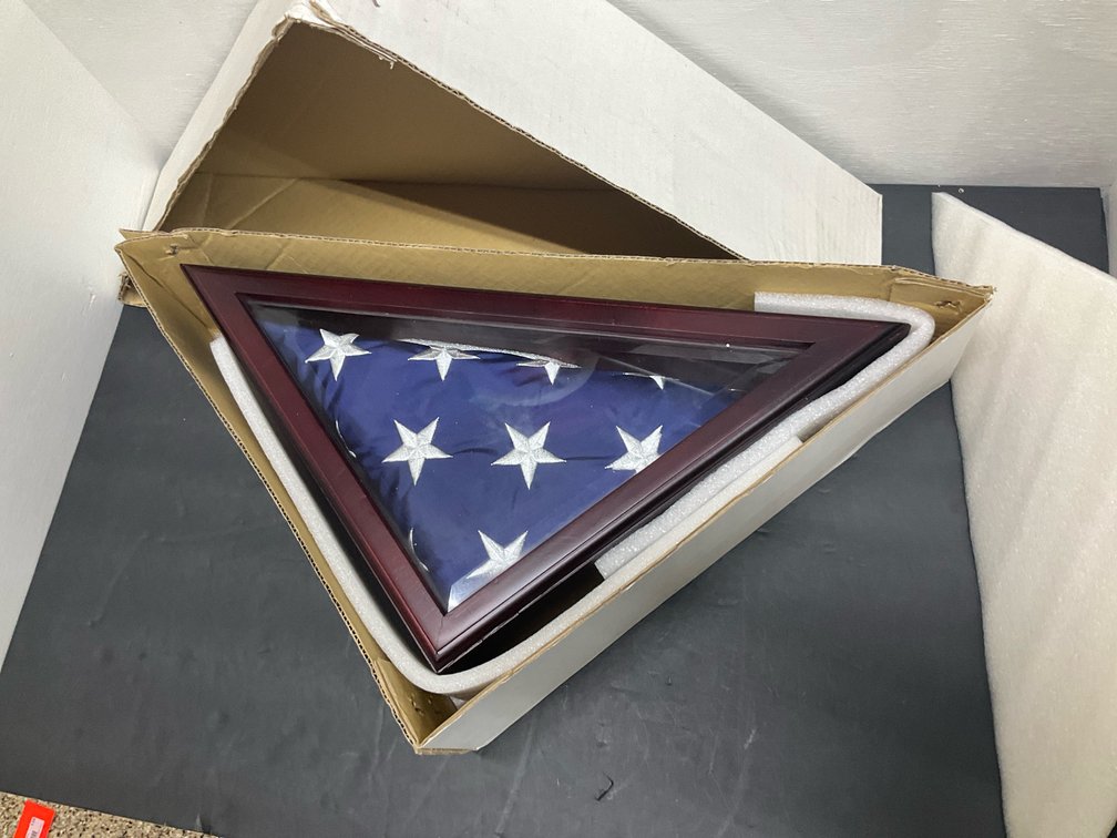 The American Flag Store Cadet 3 flag case with US flag