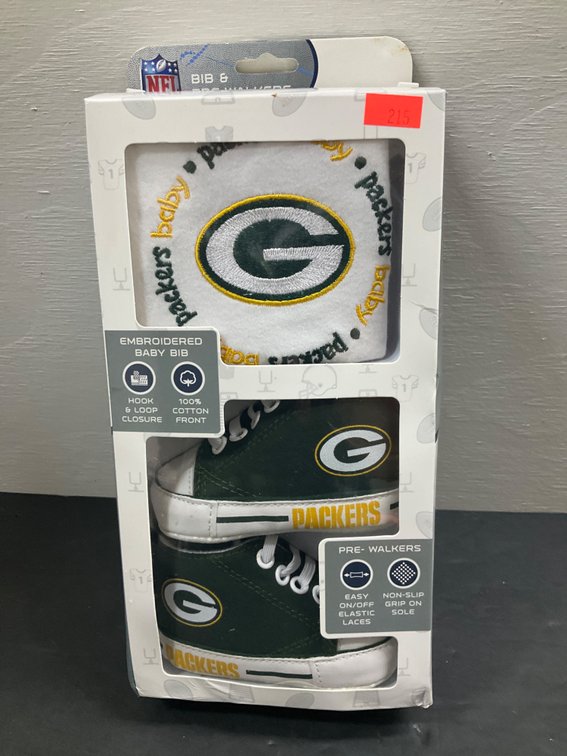 Baby Fanatic Green Bay Packers bib & pre-walkers set
