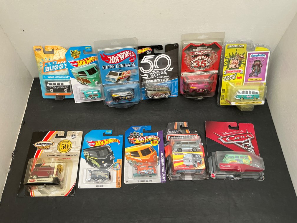 Packaged die-cast Volkswagen model vans & buses