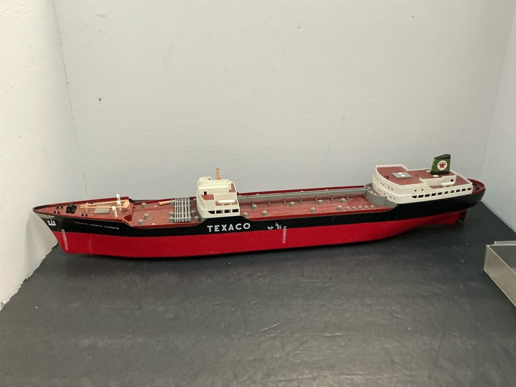 Wen-Mac Texaco North Dakota toy tanker with box