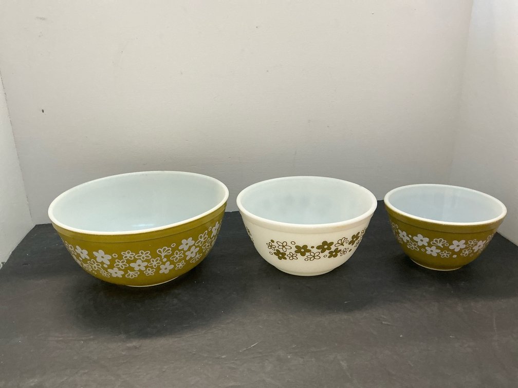 3 Pyrex Spring Blossom Green nesting mixing bowls