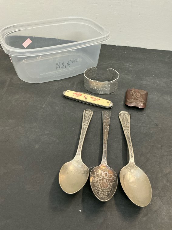World's Fair souvenir grouping with spoons & pocket knife