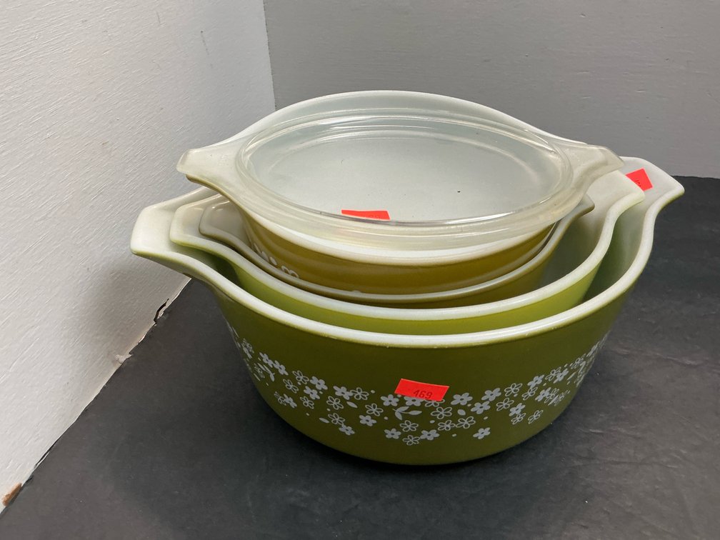 4 Pyrex Spring Blossom Green bowls & 1 lid