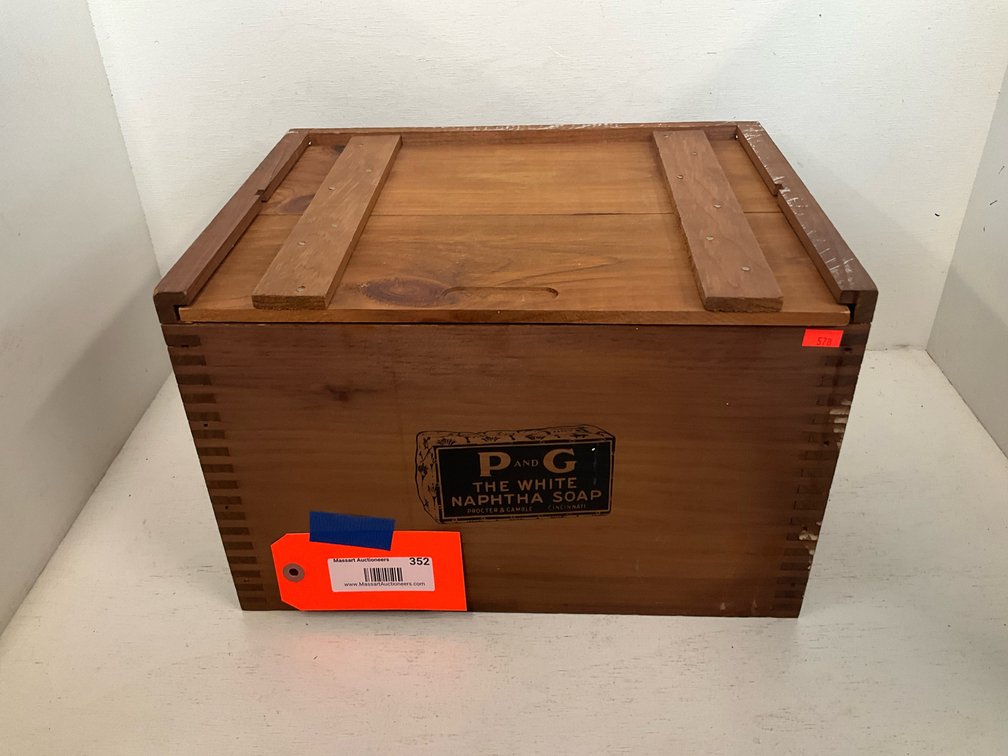 Procter & Gamble The White Naphtha Soap wooden crate with lid