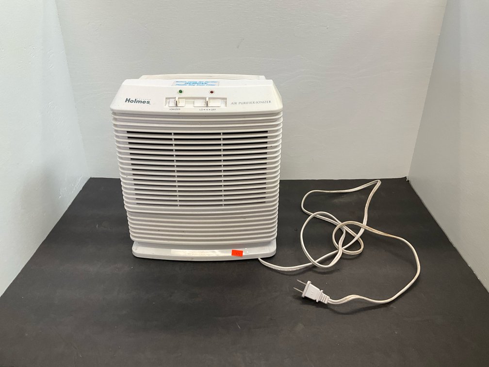 Holmes white air purifier and ionizer