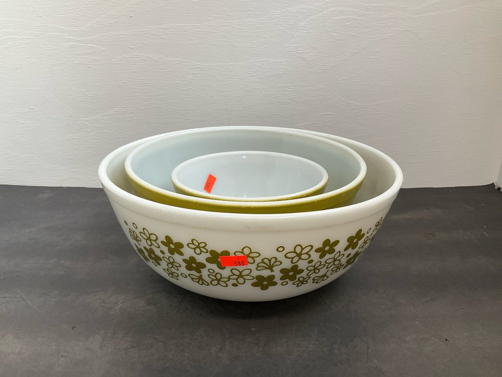 Set of 3 Pyrex Spring Blossom Green mixing bowls