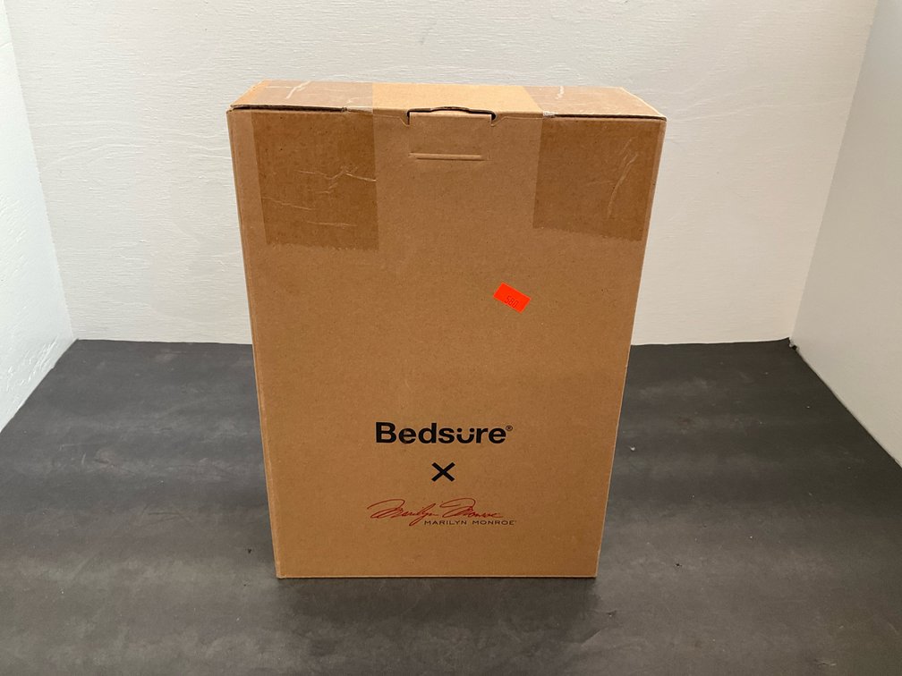 Bedsure x Marilyn Monroe plush blanket 50 x 60 in