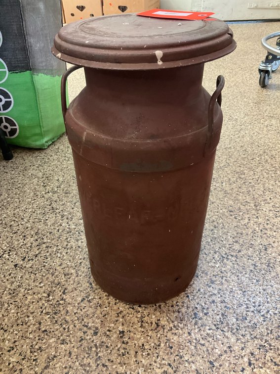 Cloverleaf metal milk can with lid & handles