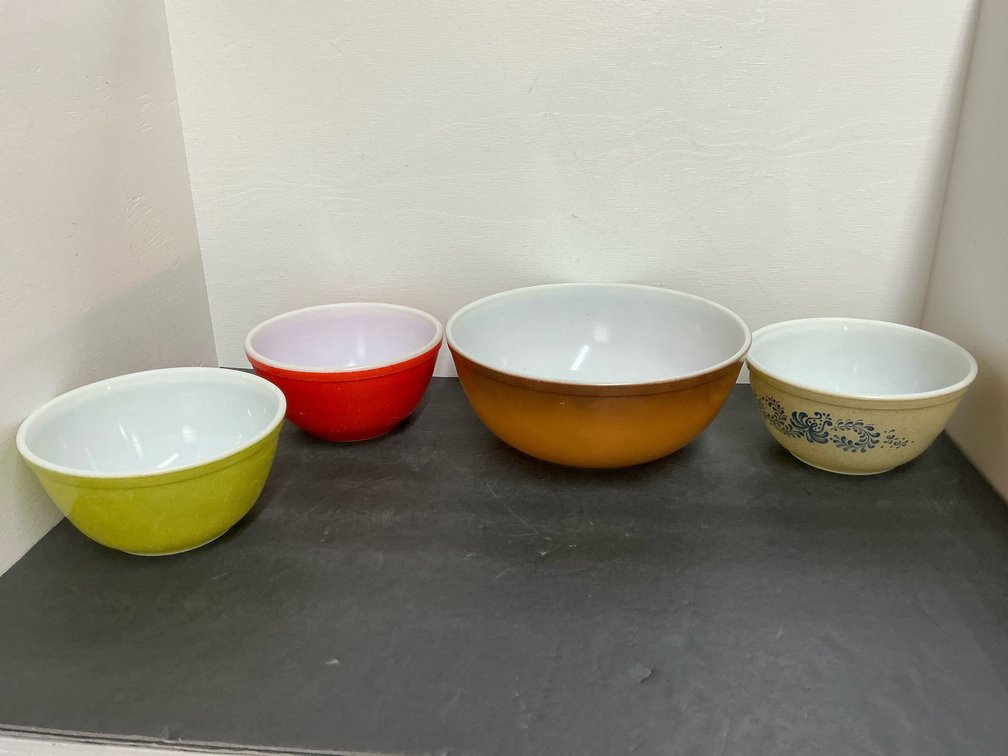 Set of Pyrex milk glass mixing bowls