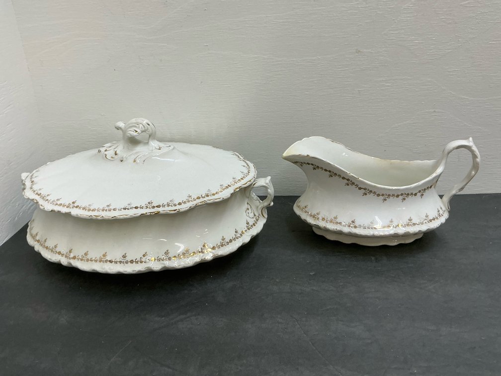 Homer Laughlin covered serving dish & gravy boat