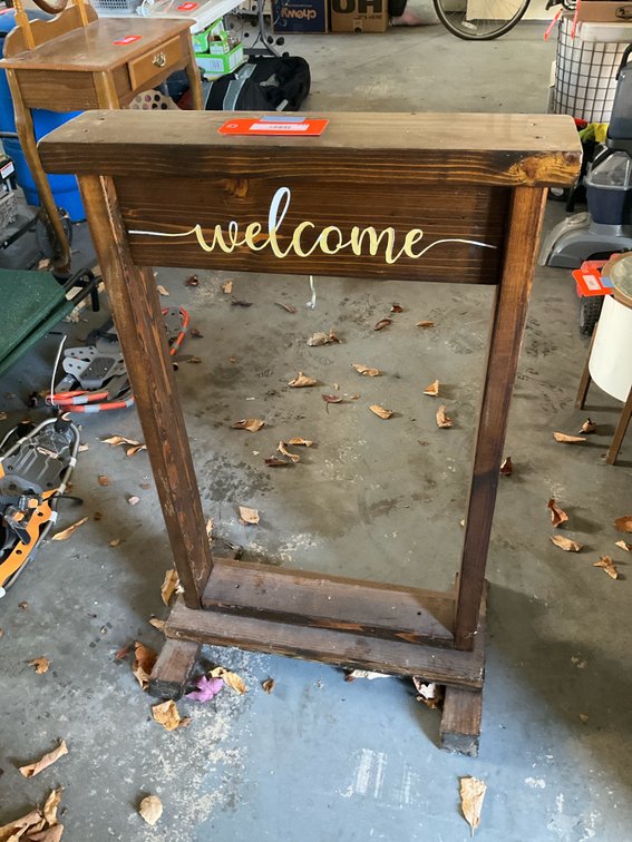 Wooden freestanding welcome sign stand - Garage