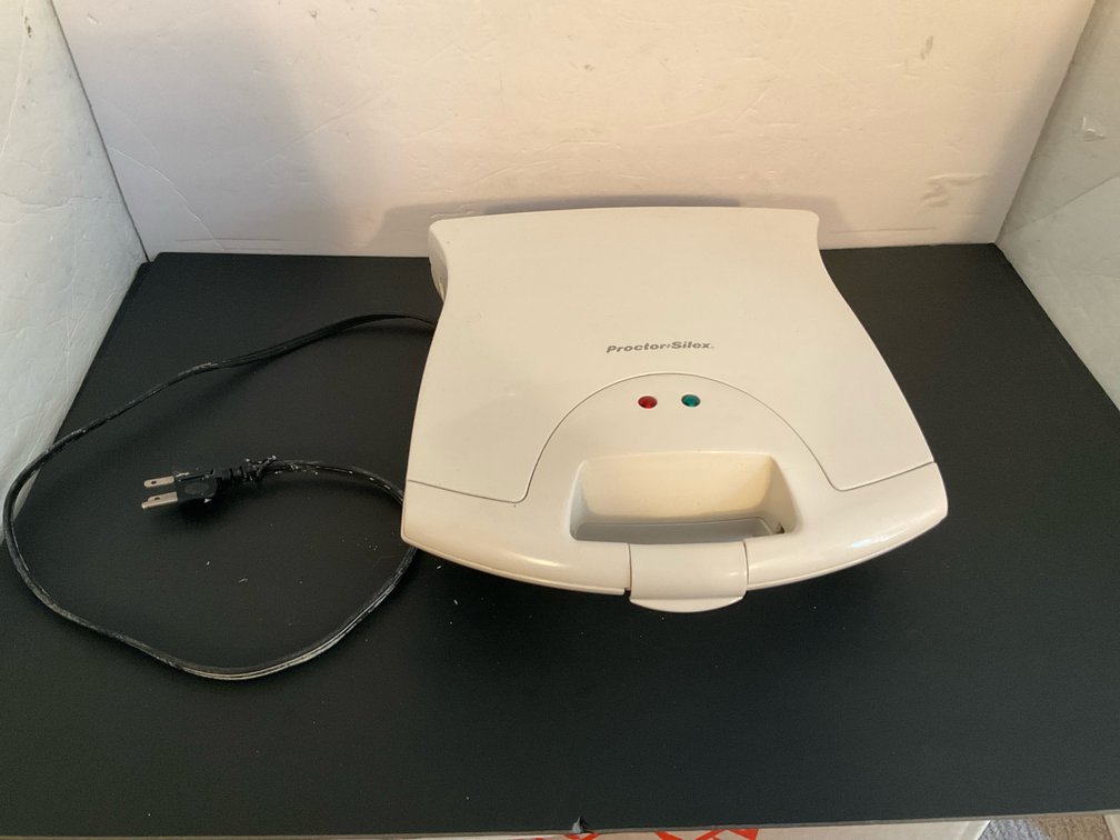 Proctor Silex white 4-slice waffle maker - Basement Living & Bar Area