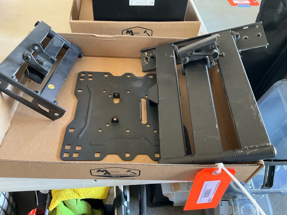 Articulating dual-arm TV wall mount with plate - Garage
