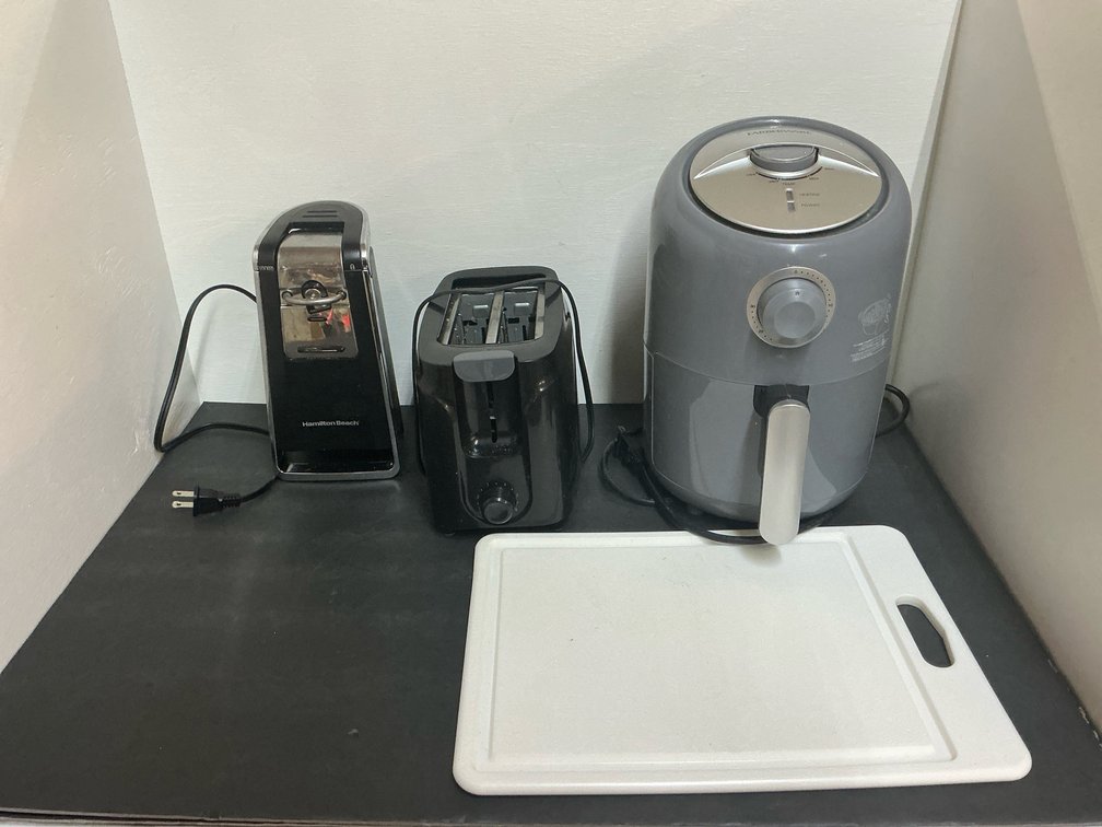 Air fryer, toaster, can opener & cutting board