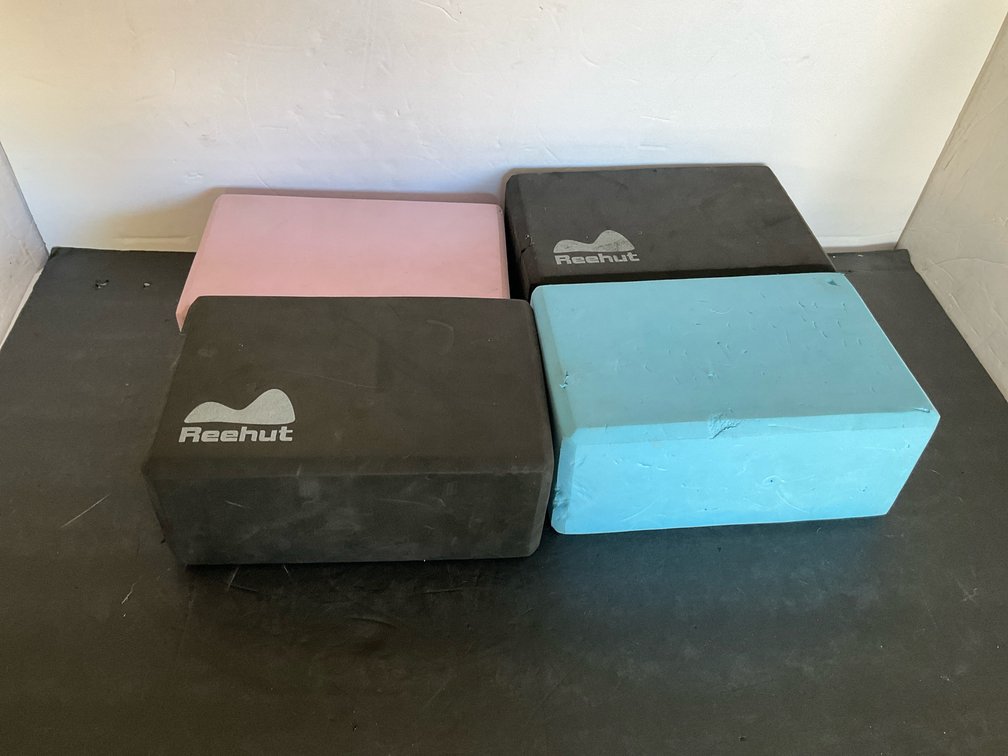 4 beveled foam yoga blocks in black, pink & blue - Garage
