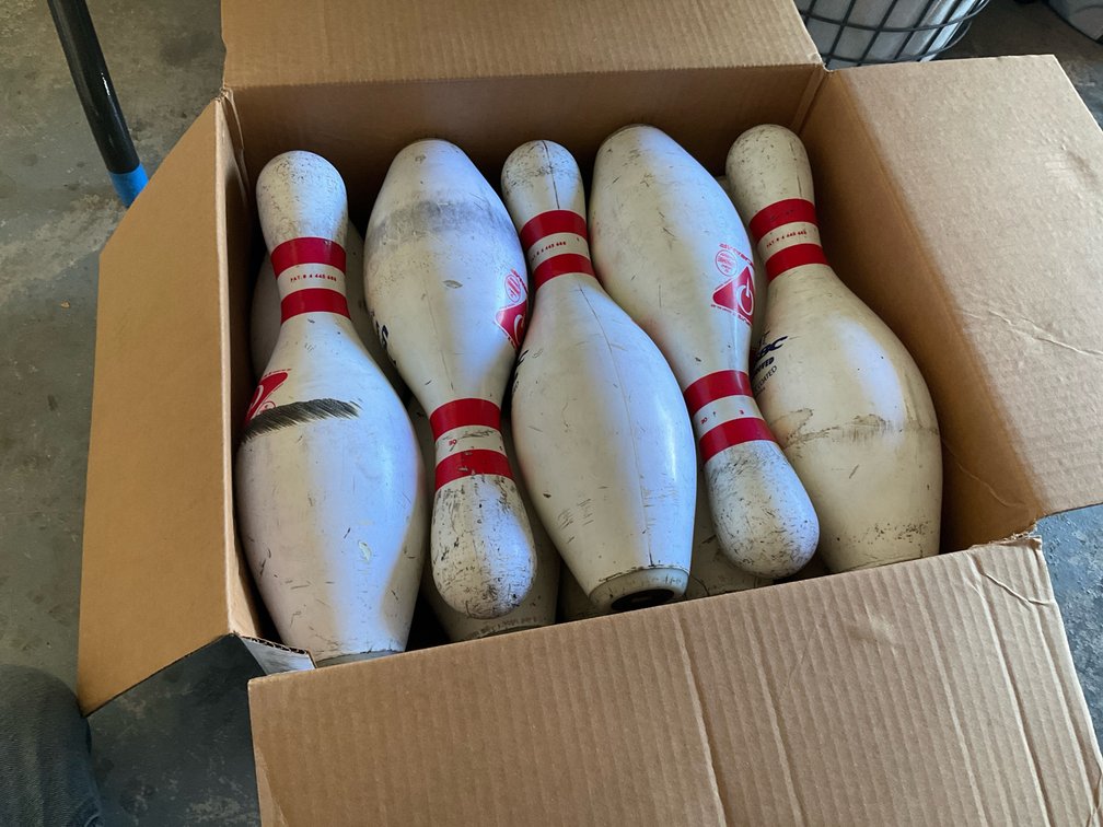 Set of 10 QubicaAMF Amflite II bowling pins - Garage