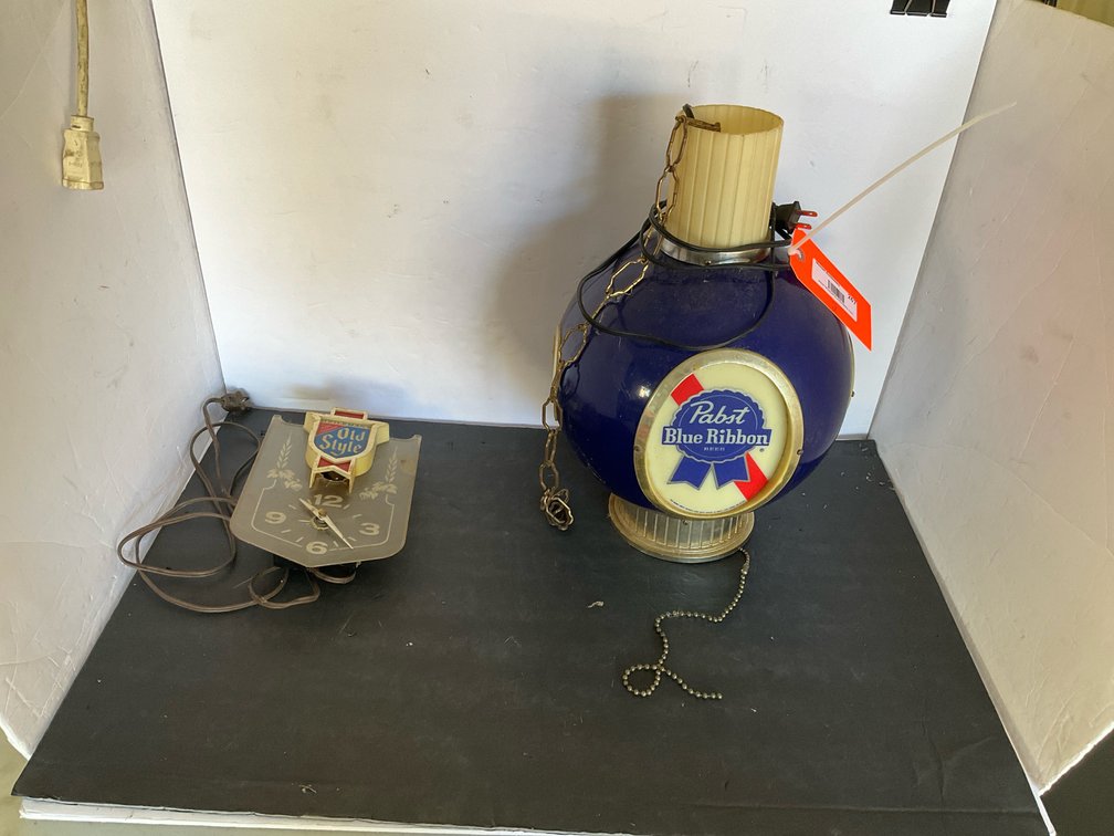 Pabst Blue Ribbon lamp & Heileman's Old Style clock - Garage