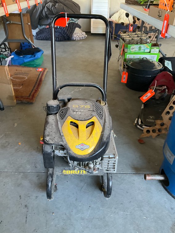 Brute Briggs & Stratton 675 Series pressure washer - Garage