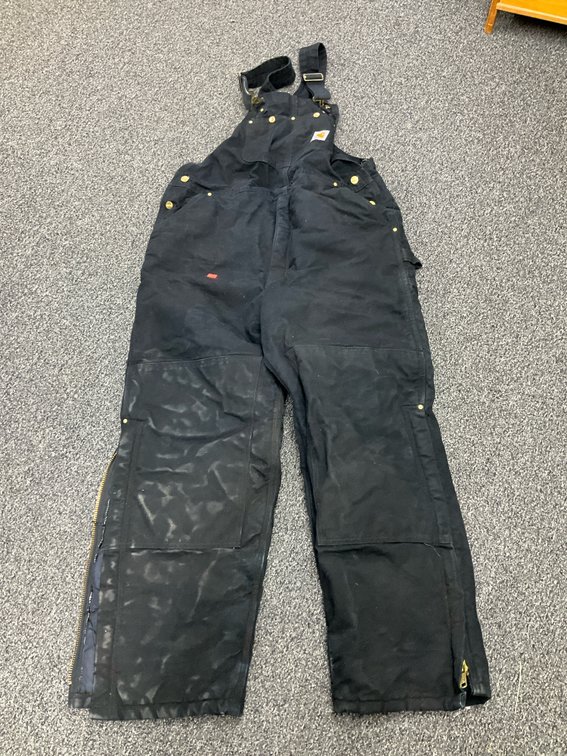 Carhartt black insulated bib overalls 42 x 32