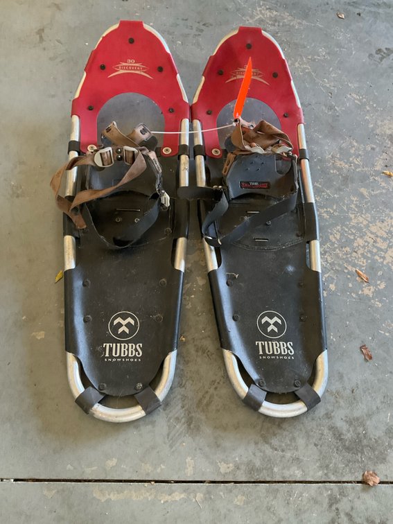 Pair of Tubbs Discovery 30 snowshoes - Garage