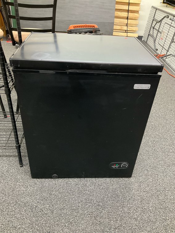 Magic Chef black chest freezer with wire baskets 28“ x 21“ x 33“