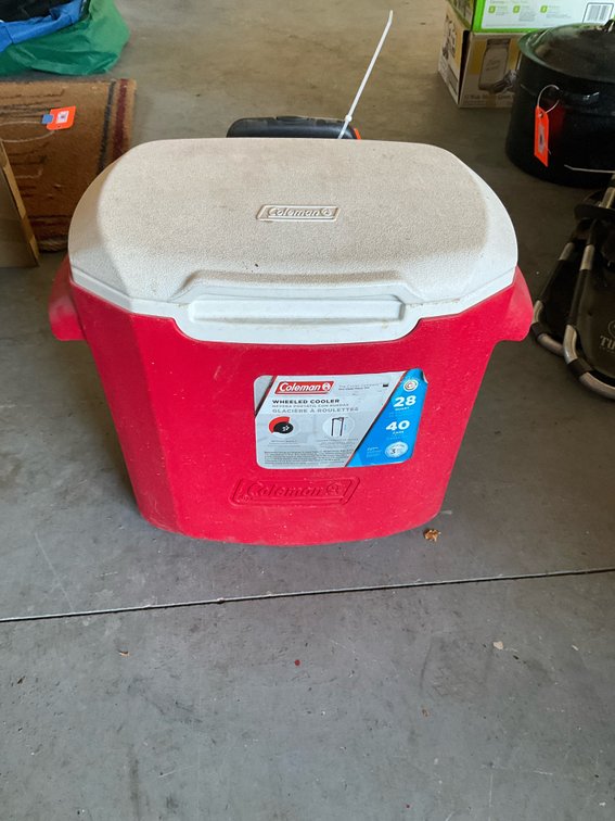Coleman 28-quart wheeled cooler with pull handle - Garage
