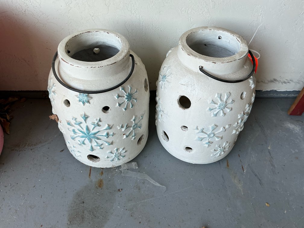 Pair of ceramic snowflake lanterns with wire handles - Garage