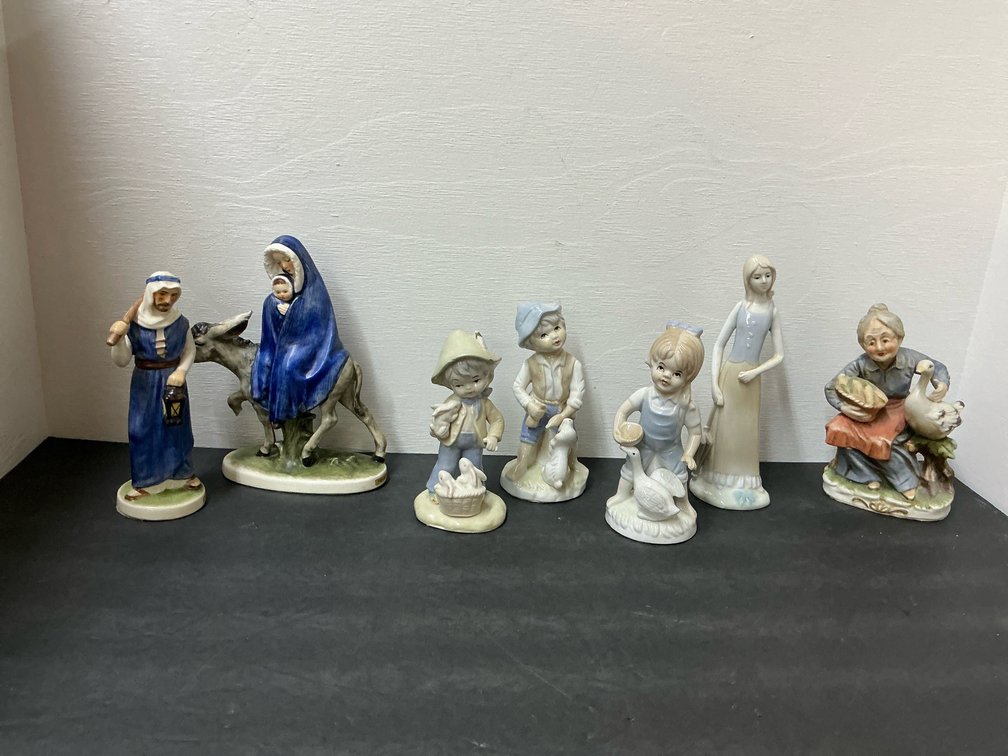 Grouping of ceramic & porcelain figurines