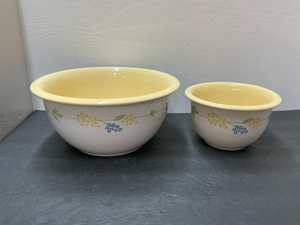 Pair of Corelle Coordinates floral stoneware mixing bowls