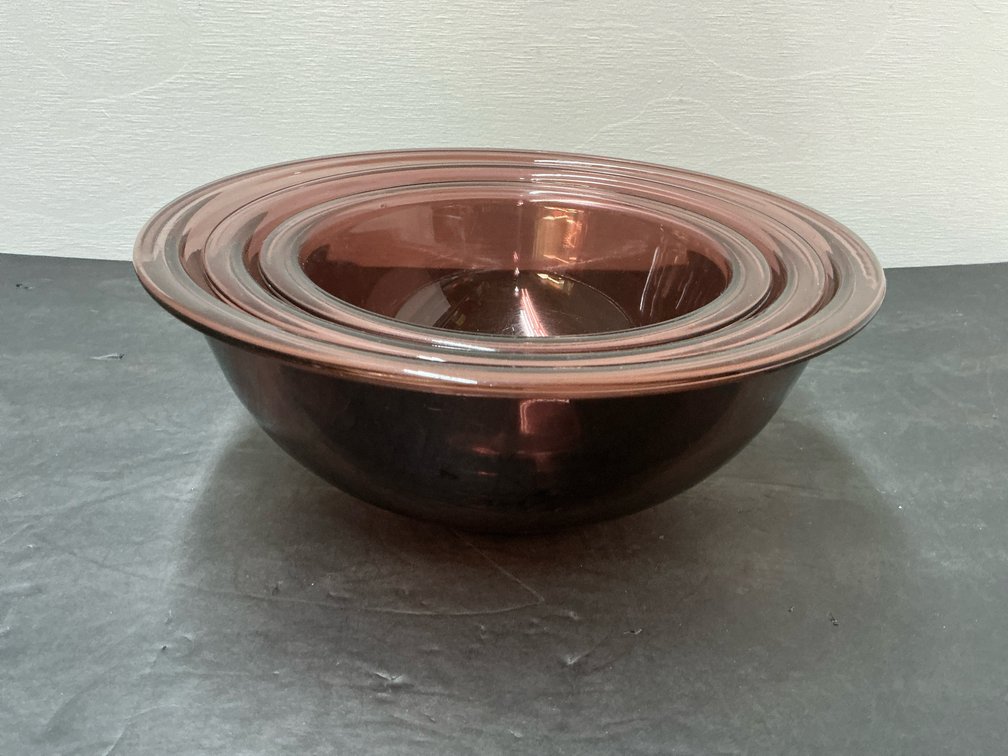 Set of 3 Pyrex cranberry glass nesting mixing bowls