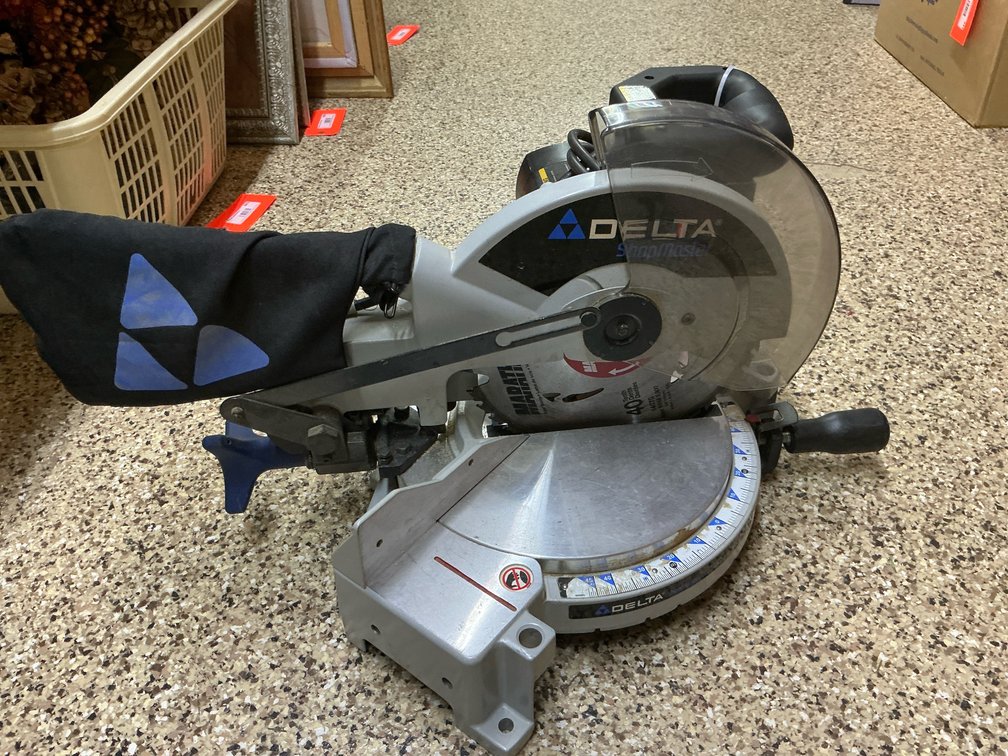 Delta Shopmaster compound miter saw with dust bag