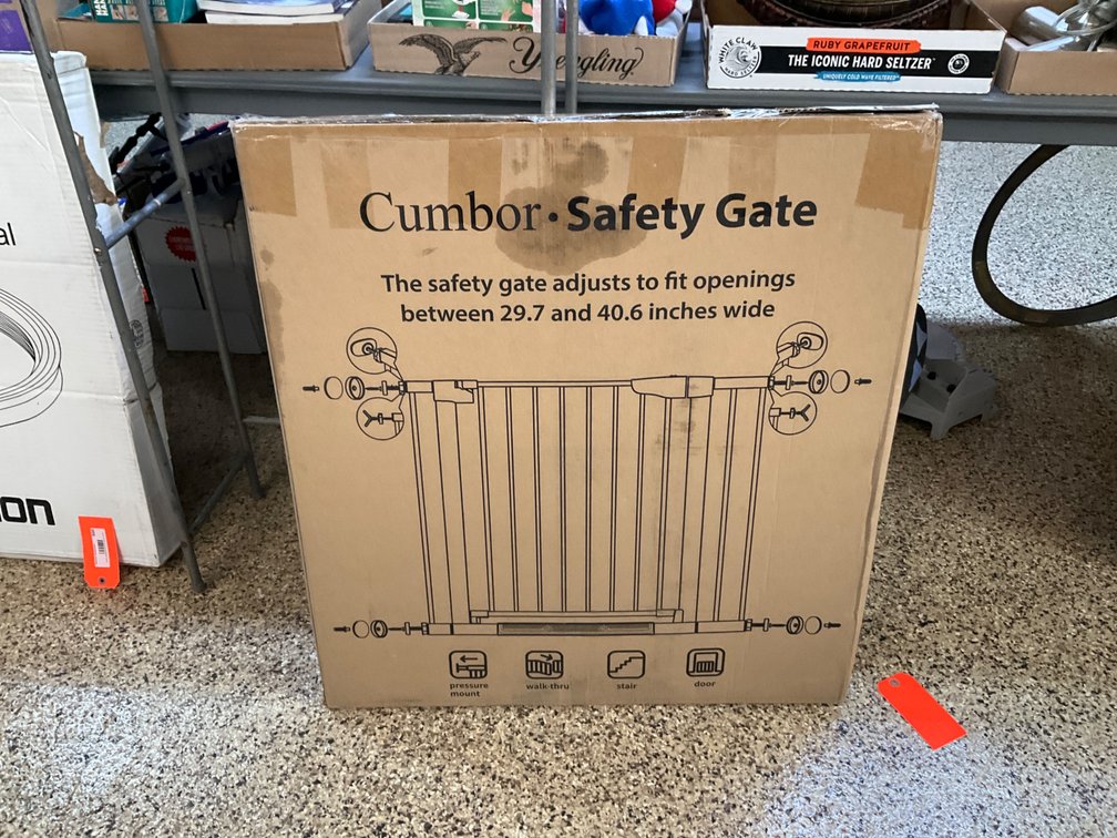 Cumbor adjustable safety gate, 29.7 to 40.6 in