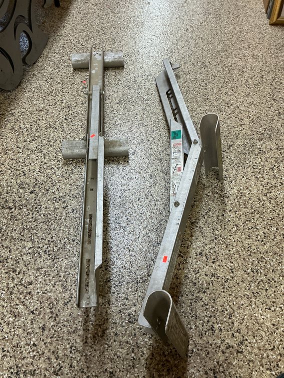 Pair of adjustable aluminum ladder jacks