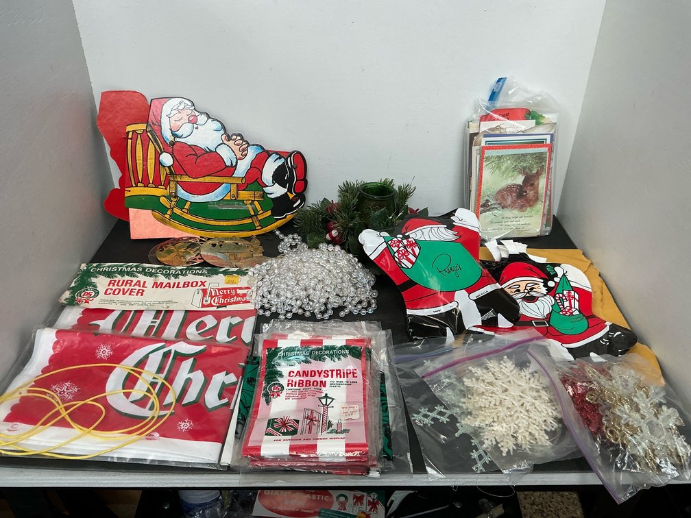 Assorted Christmas decorations & ornaments