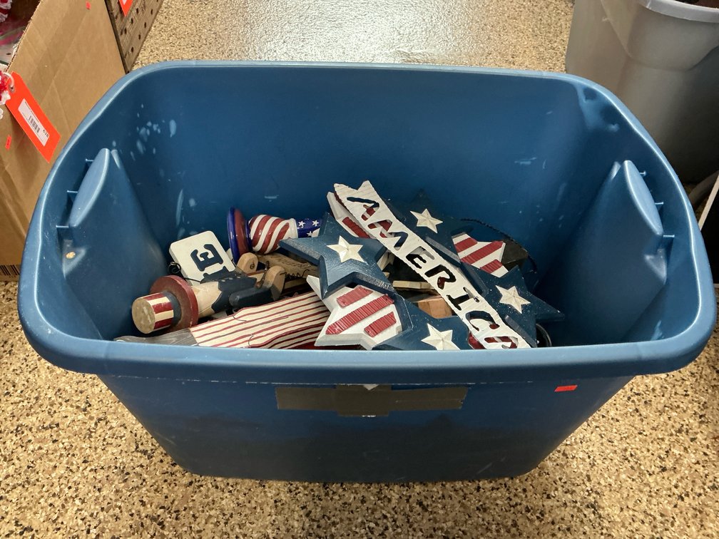 Assorted patriotic Americana decor & storage tote