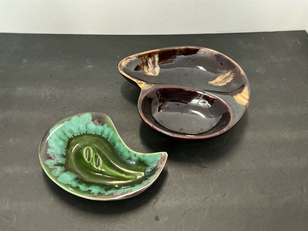 2 glazed ceramic dishes including divided server & ashtray
