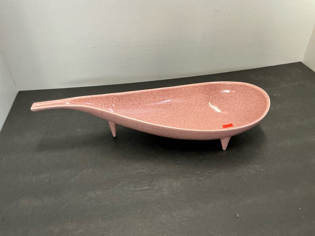 Pink speckled ceramic boat-shaped dish