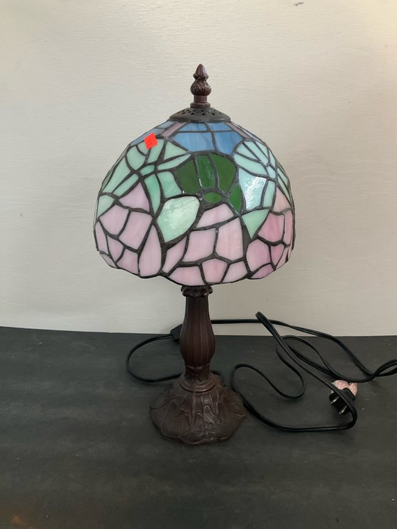 Leaded stained glass table lamp with cast metal base