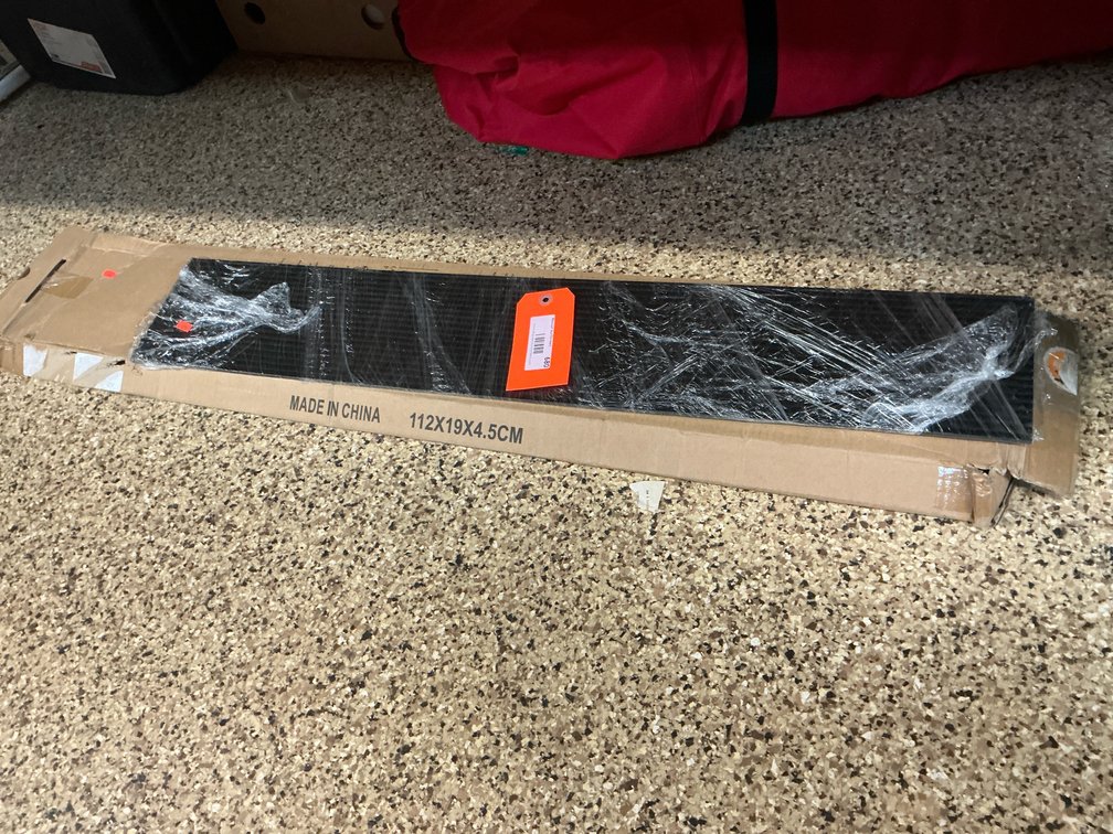 In-channel window visor set 112 x 19 x 4.5 cm
