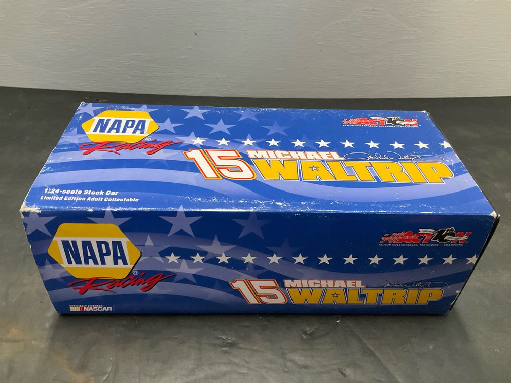 Action 2002 Michael Waltrip #15 NAPA 1:24 diecast car