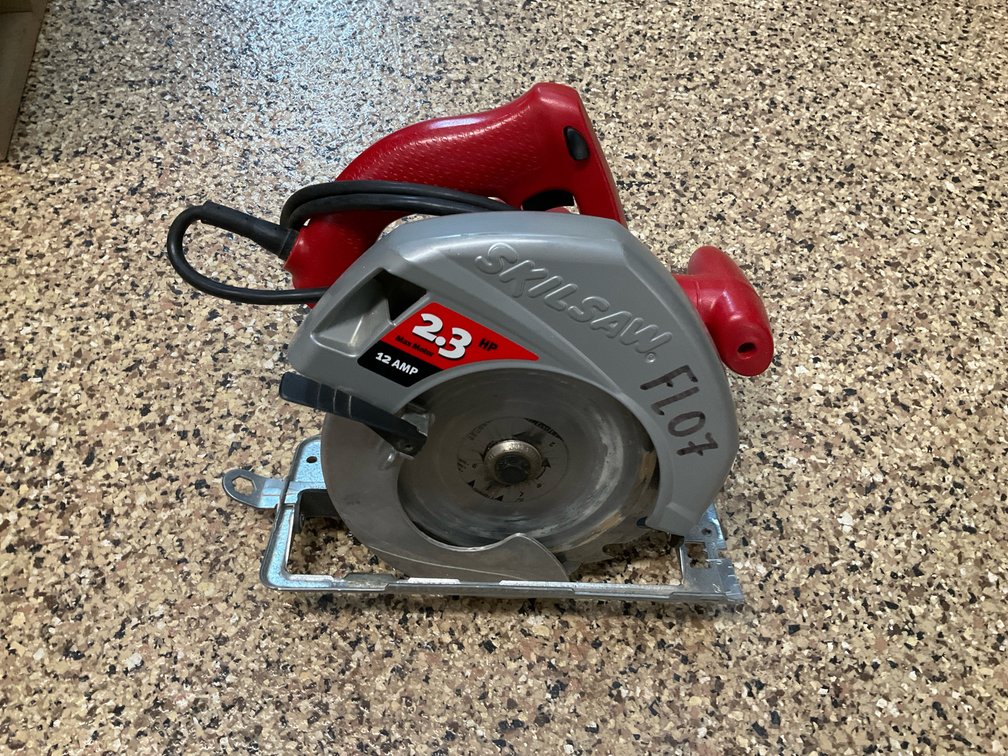 Skilsaw 7-1/4 in corded circular saw