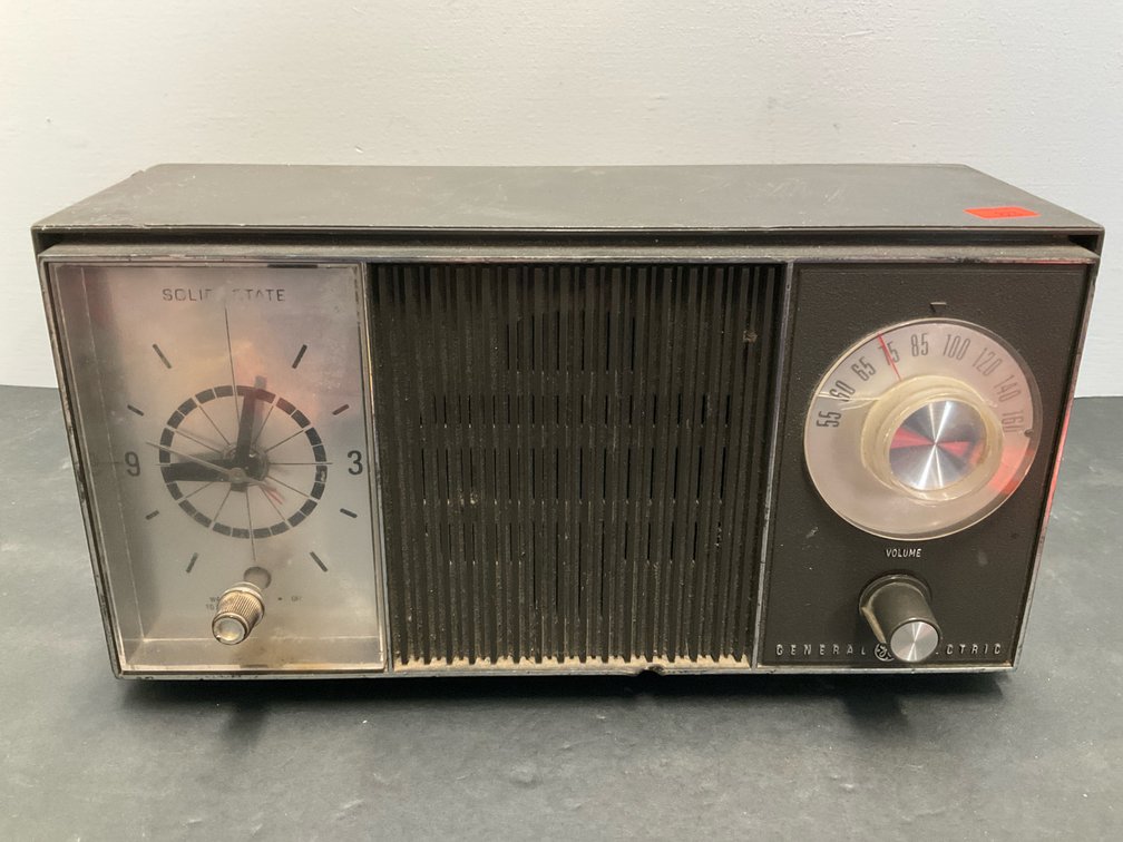 General Electric solid state clock radio